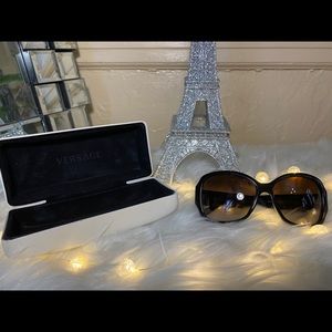 Round Versace shade